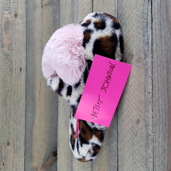 Betsy Johnson Faux Fur Sherpa Scuff Slippers Leopard Pink Heart NEW - Picture 3 of 8